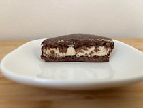 コクのある味わい！【セブン】和栗クリームとナッツケーキのチョコパイが登場！