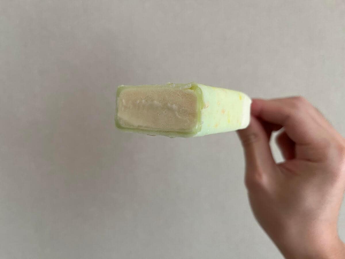 昔懐かしい味わい！【セブン】メロンクリームソーダ味のアイスバーが登場！