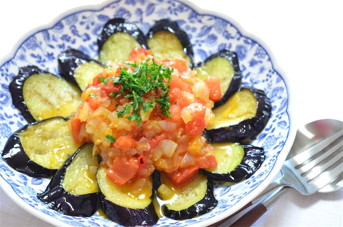 【残暑のりきりレシピ】トマトソースには「揚げなす」が合う！野菜だけなのに焼き肉級の満足感♪【農家直伝】