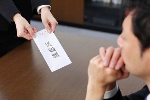 退職理由に「一身上の都合」はダメ？　弁護士が解説する「不利にならない退職届の書き方」