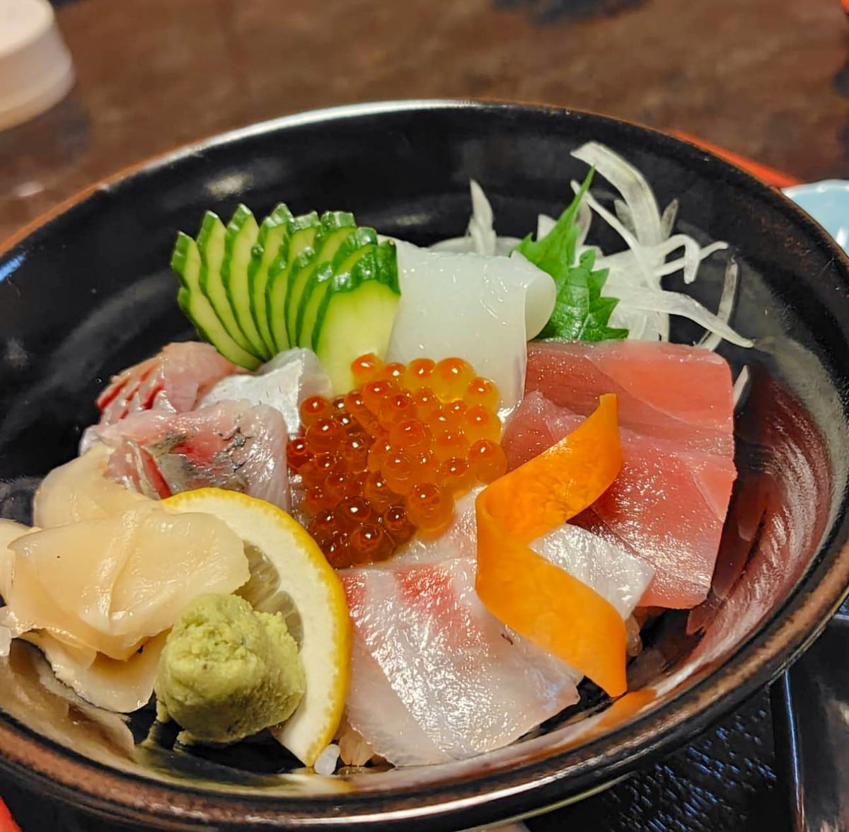 海鮮丼や自慢のお魚定食も！デザートまで美味しい老舗のお寿司屋さんランチ｜島根県益田市