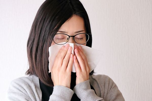 花粉症は寝不足や冷たい物の飲食が原因！？症状の軽減に鍼灸治療は役立つ？