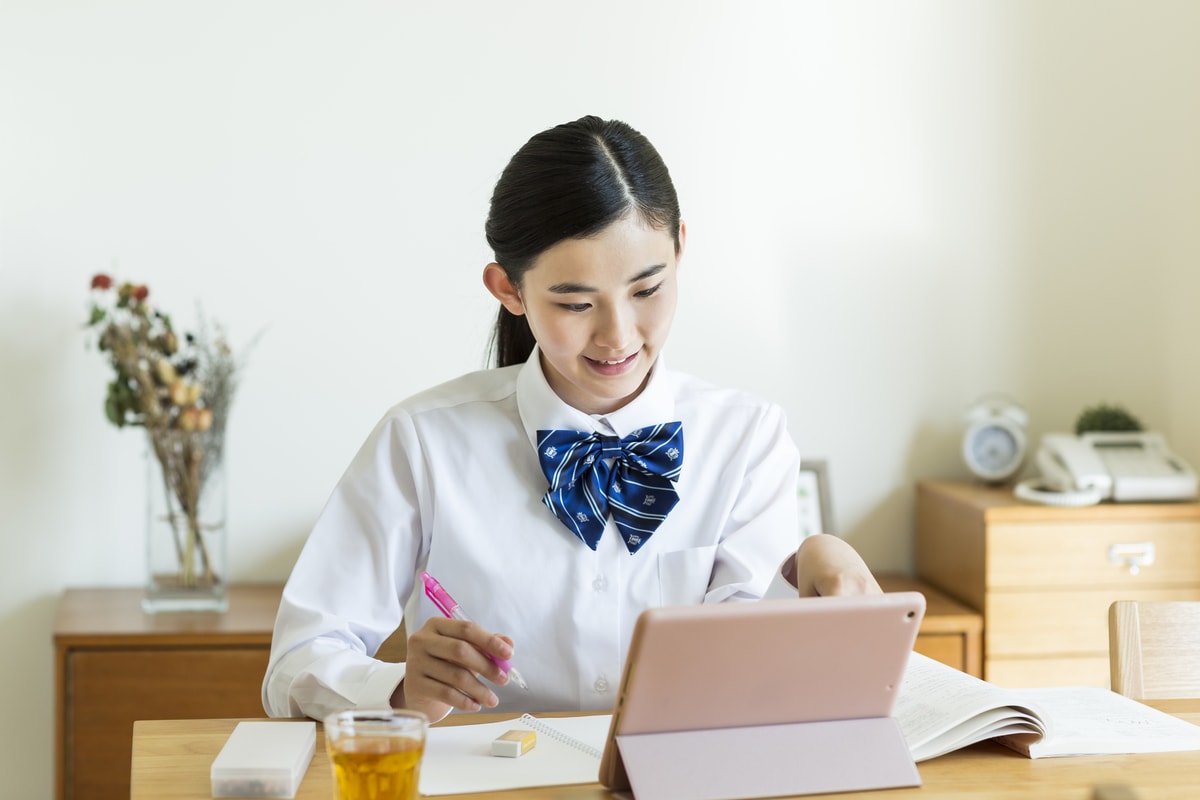 子どもの語彙力・読解力向上のためにしたいこと、「読書」よりも塾の先生が推す「習慣」とは？