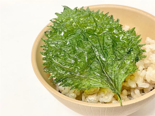 【爆速ご飯のお供】この食感ヤバい！ゴマ油香る「韓国のり風パリパリ大葉」作ろう♪フライパンで焼くだけ