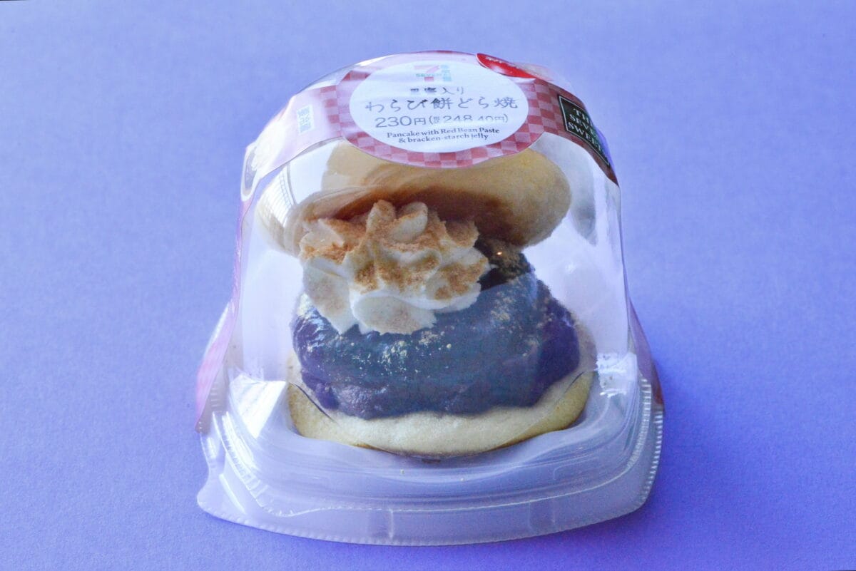 ふわふわ×もちもちの贅沢スイーツ【セブン】黒蜜入りわらび餅どら焼