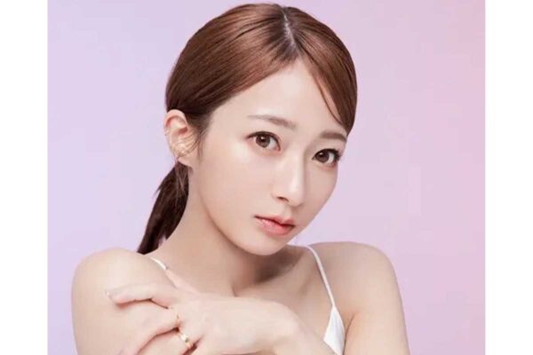 【辻ちゃん】インスタLIVEでアピール… 終始笑顔、ファンたち「憧れの辻ちゃん」「一目会いたい」