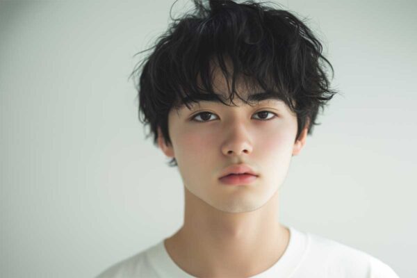 今どき20代男性「顔に《コンプレックス》ある」43.7％… 気になるパーツ、5位「目・まぶた」…1位は？