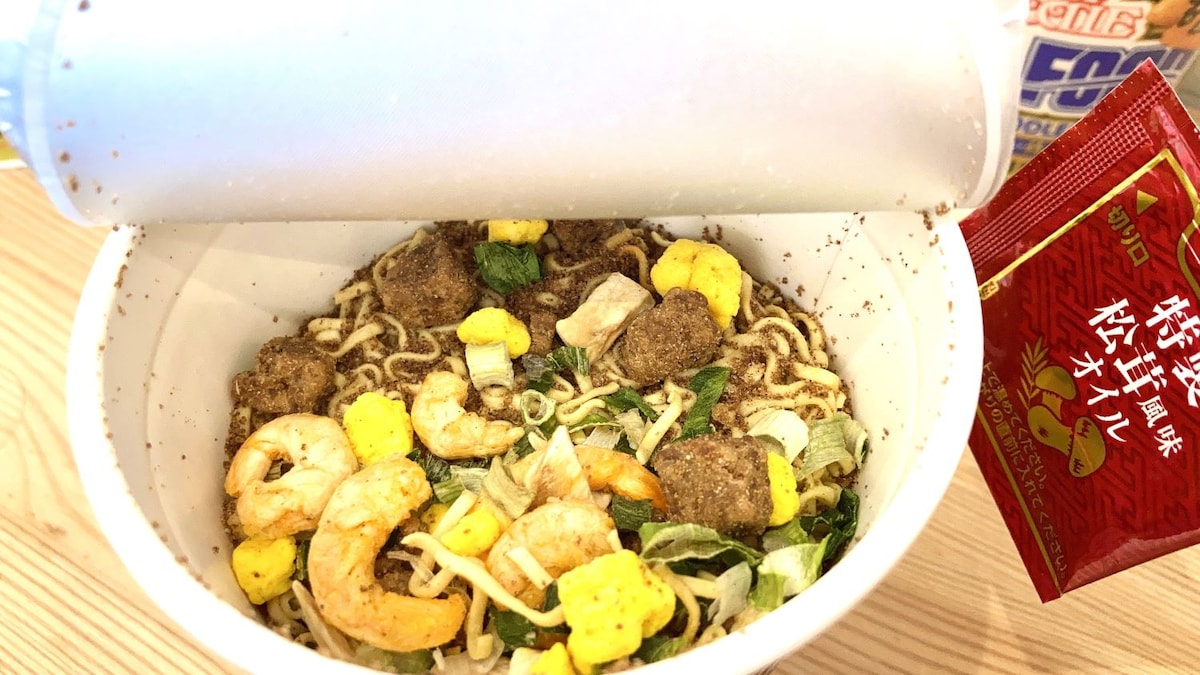 特上カップヌードル 特製松茸風味オイル