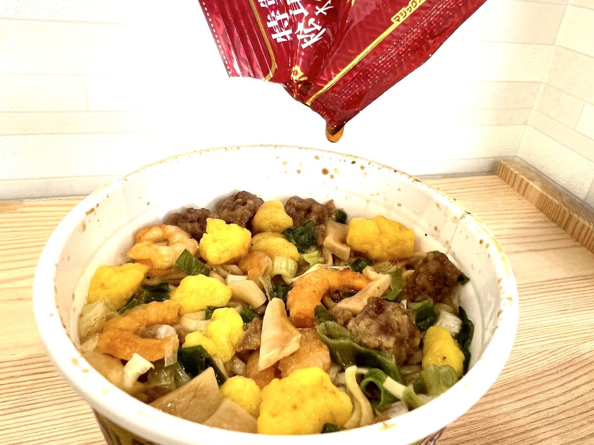 特上カップヌードル 特製松茸風味オイル