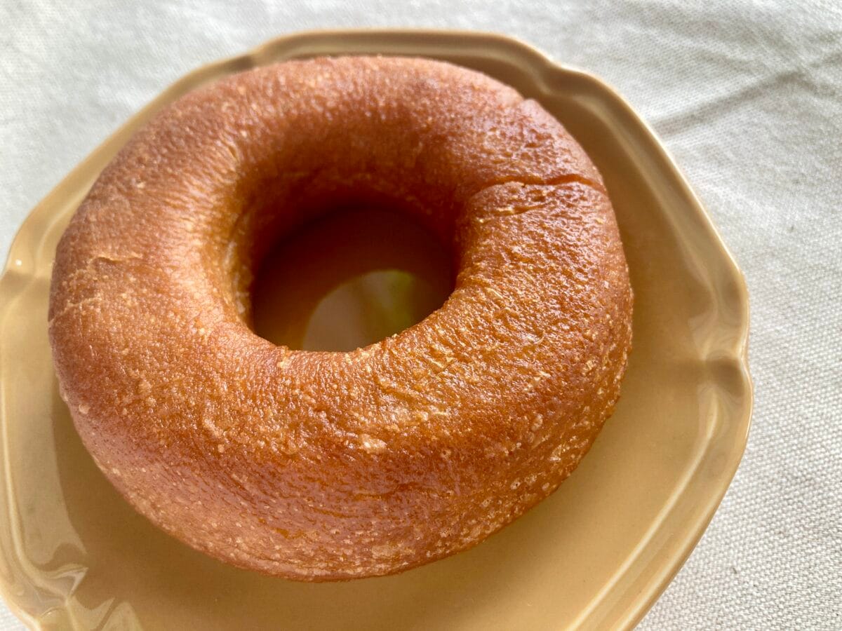 素朴で優しいふんわりメープル【セブン】お店で揚げたドーナツ（メープル）