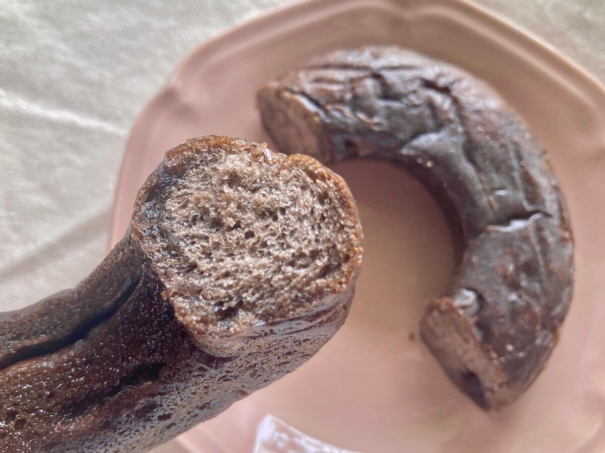 カリもち食感と濃厚チョコがたまらん♡【セブン】お店で揚げたドーナツ（チョコ）