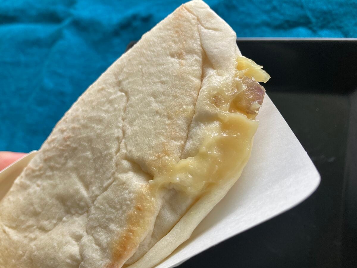 甘じょっぱさがクセになる♡【ファミマのお芋掘り】ピザサンド さつまいもチーズ