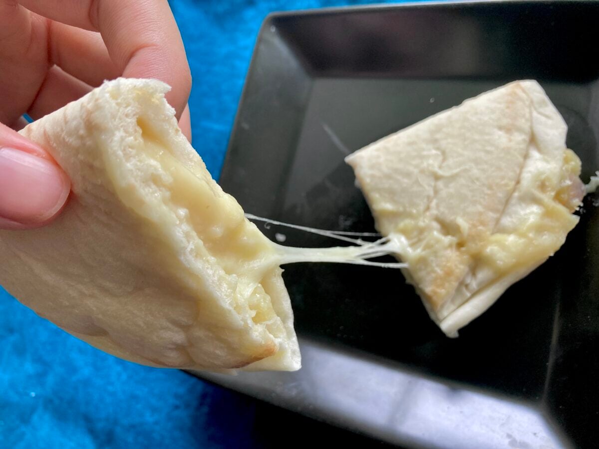 甘じょっぱさがクセになる♡【ファミマのお芋掘り】ピザサンド さつまいもチーズ