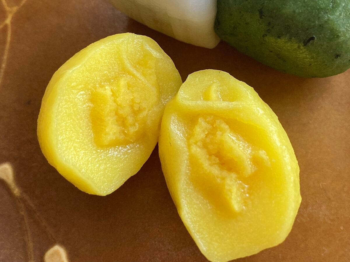 柔らかもっちり優しい甘さ♡ ワンハンドお月見【セブン】秋の三色団子