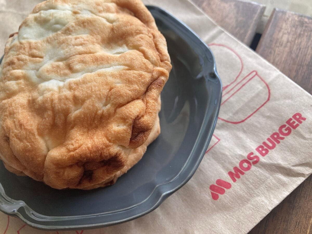 “裏月見”って、一体何!? こだわり素材のシンプルさがいい【モスバーガー】メンチカツフォカッチャ