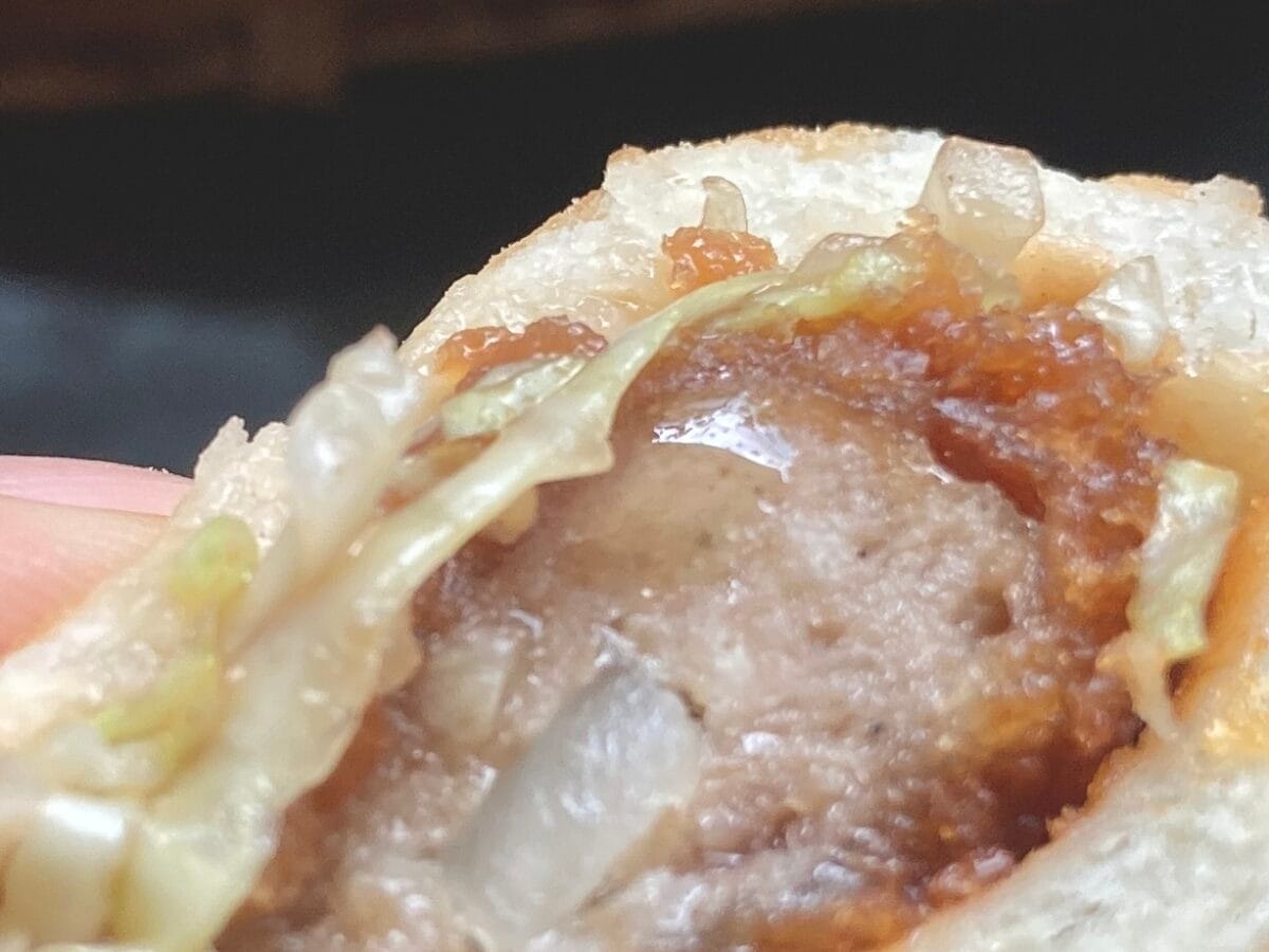 “裏月見”って、一体何!? こだわり素材のシンプルさがいい【モスバーガー】メンチカツフォカッチャ