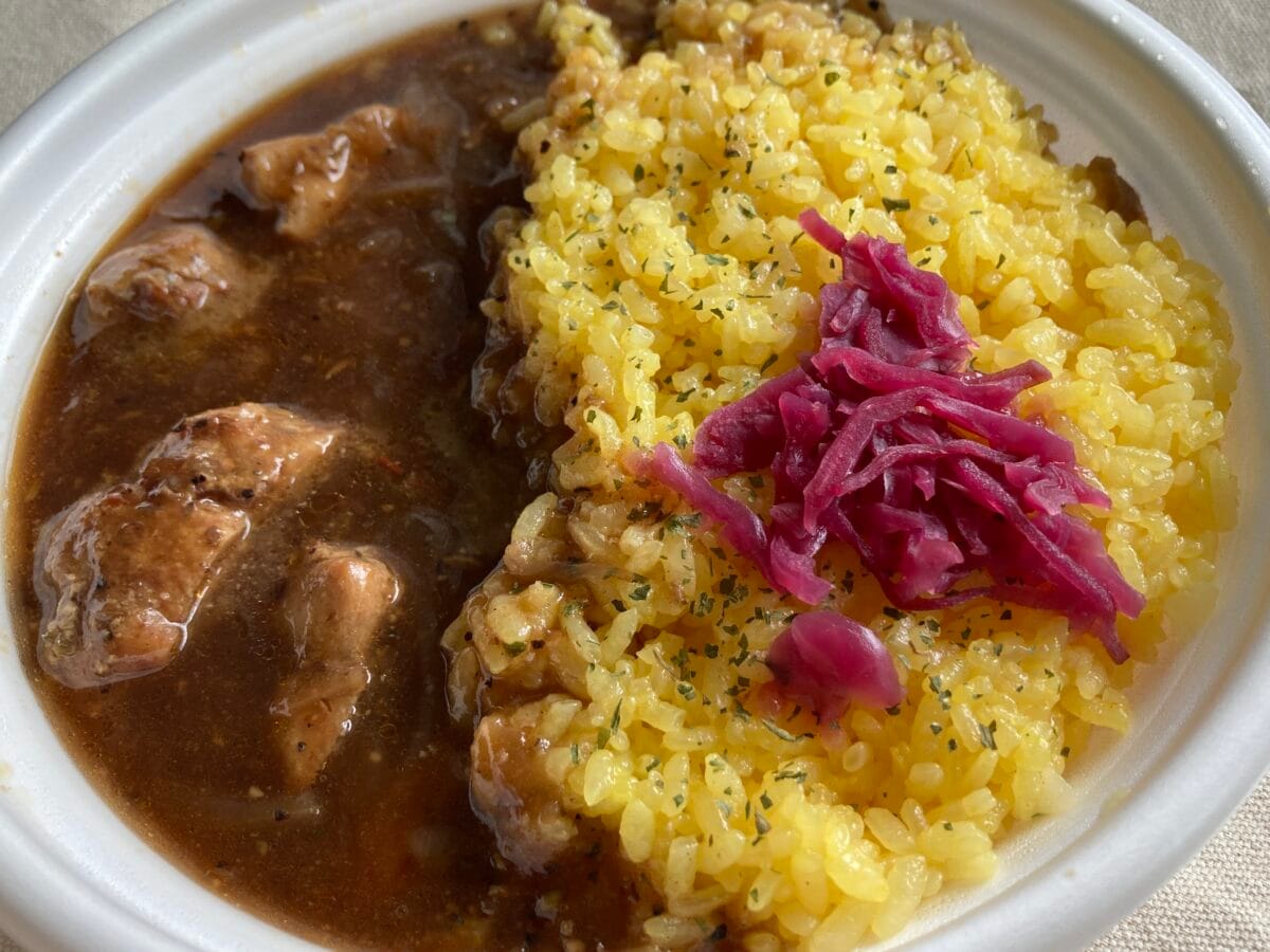 めっっっちゃスパイス！！ 痺れるウマさの本格派【ファミマ】スパイスチキンカレー