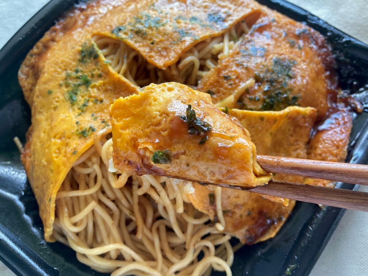 ボリュームすごっ！ 広島の名店監修【ローソン】広島お好み焼　肉玉そば