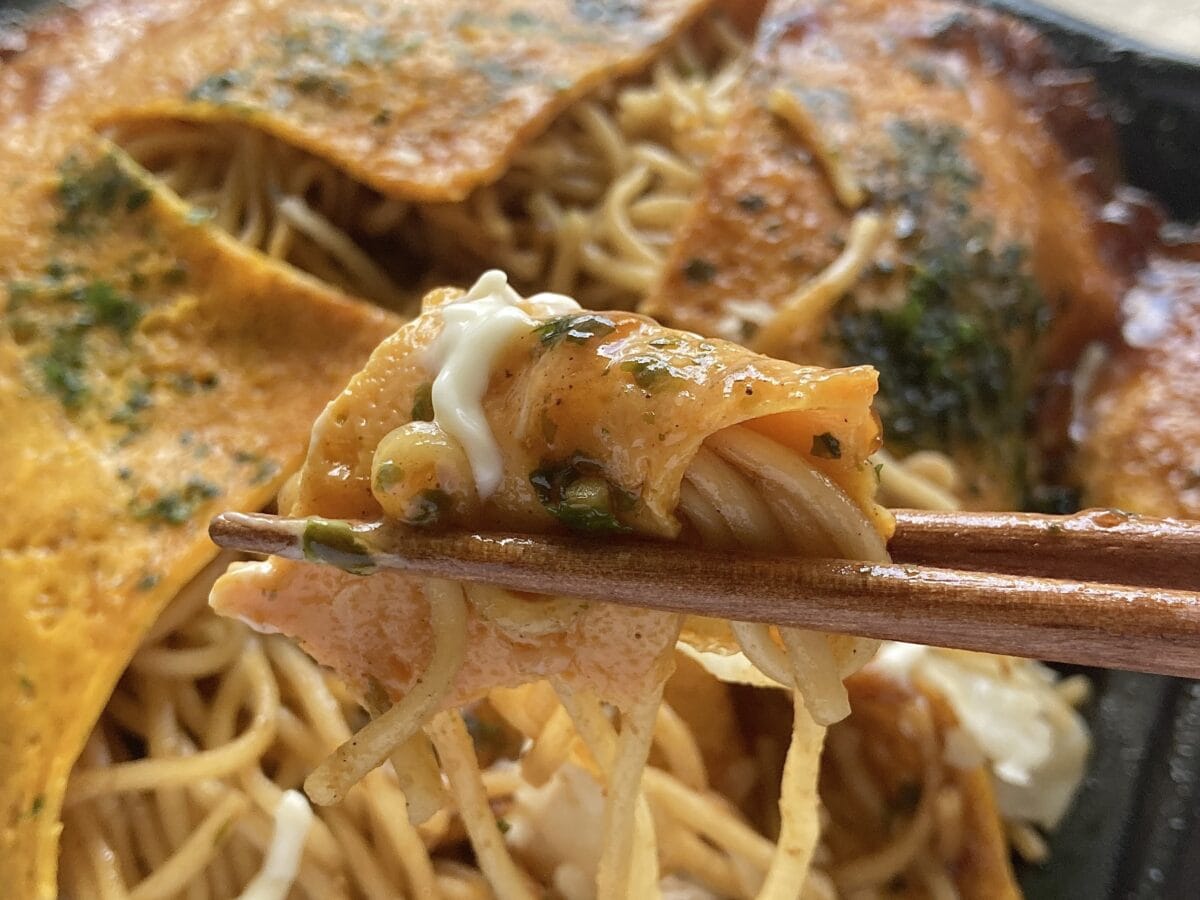 ボリュームすごっ！ 広島の名店監修【ローソン】広島お好み焼　肉玉そば