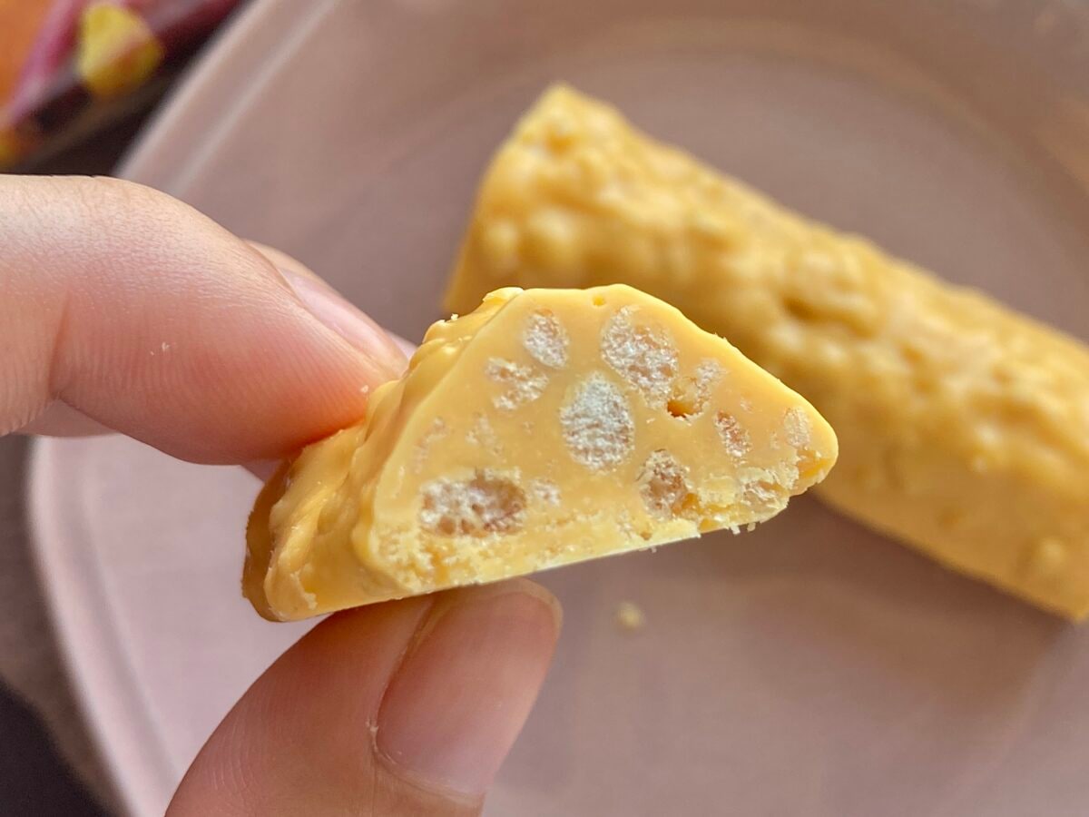 もはや“大”枝!? 笑【ローソン】人気チョコ菓子を夢の丸かじり！