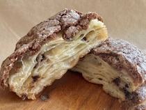 じゅわっとバターの背徳感♡【ローソン】デニッシュメロンパン　チョコ