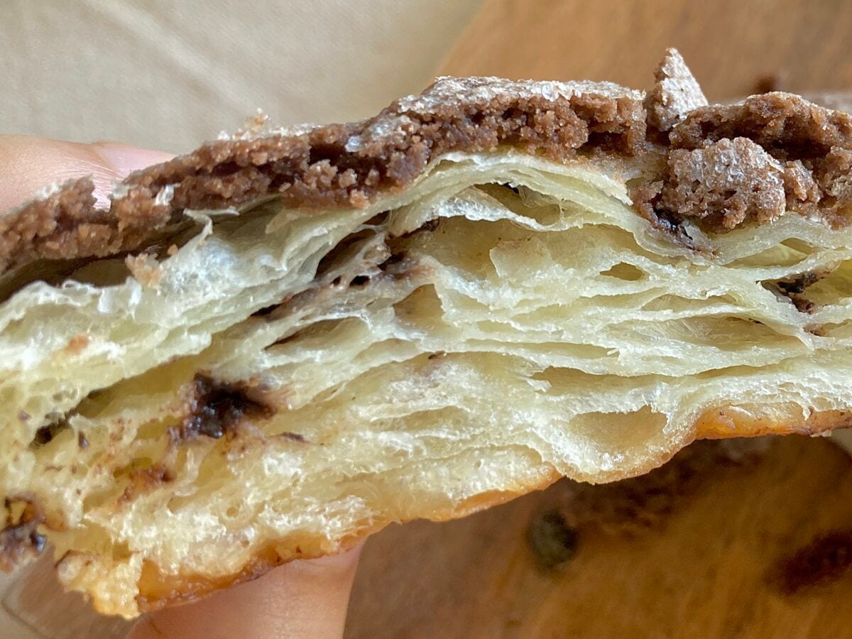 じゅわっとバターの背徳感♡【ローソン】デニッシュメロンパン チョコ