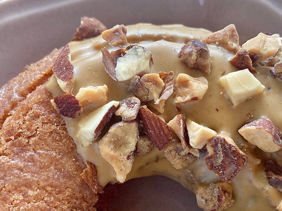 サクほろ食感が新しい！【ファミマ】クッキーオールドファッションドーナツ