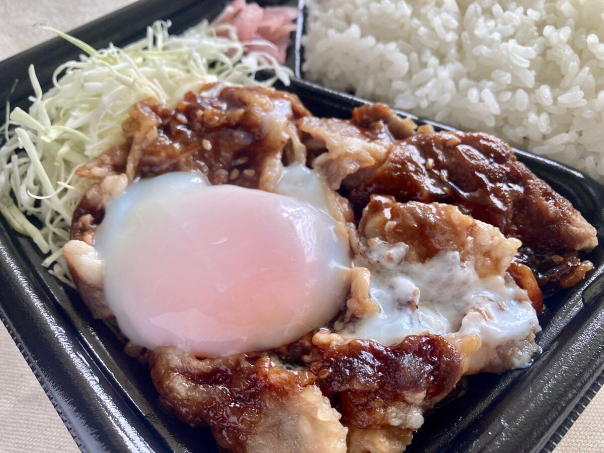 半熟たまごと炭火牛カルビで優勝!【ローソン】とろ~り月見牛カルビ弁当