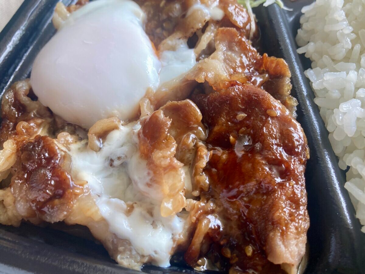 半熟たまごと炭火牛カルビで優勝!【ローソン】とろ~り月見牛カルビ弁当