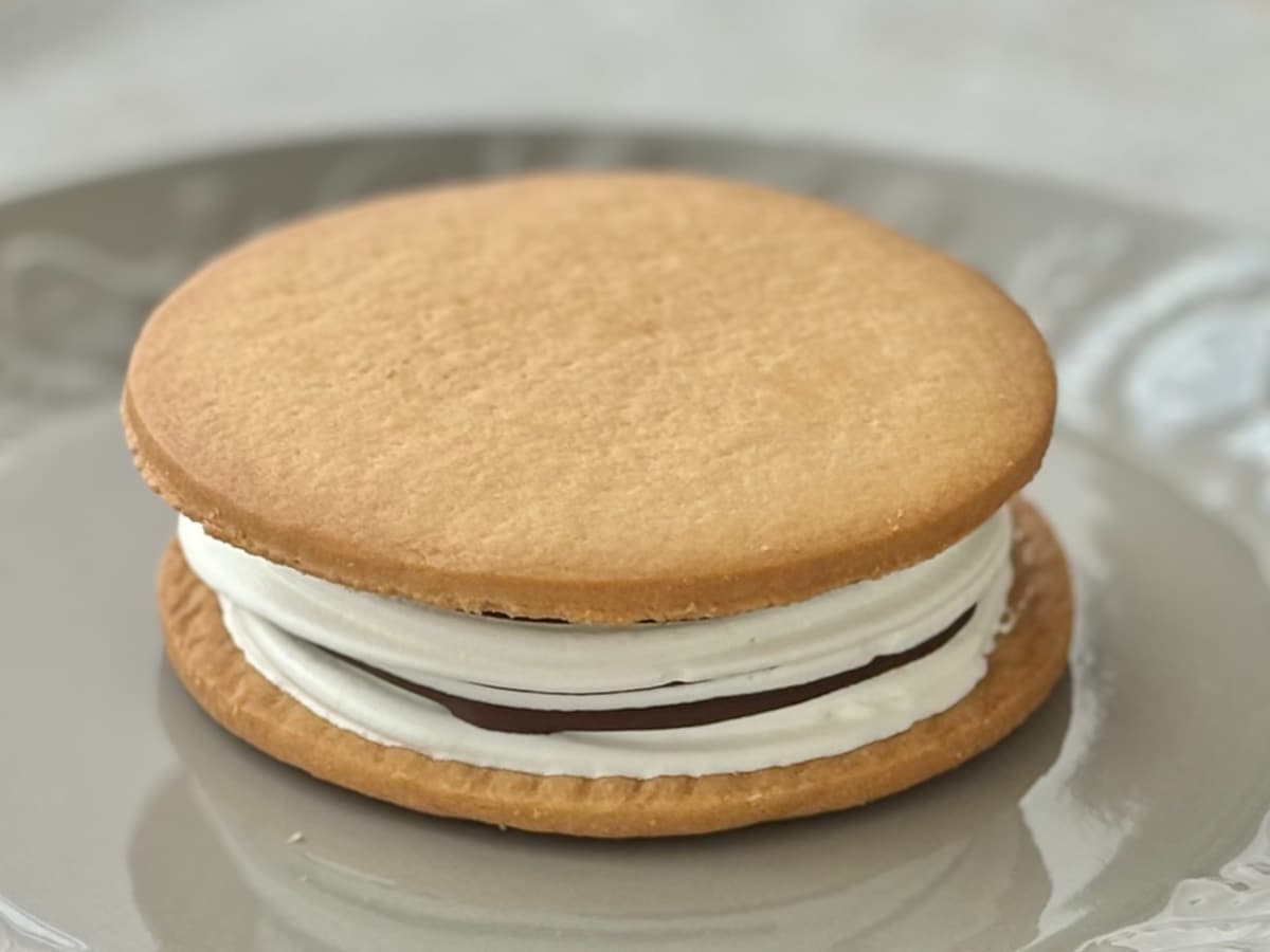 チョコ増量でよりリッチに……♡【森永】新「パリパリサンド」を実食