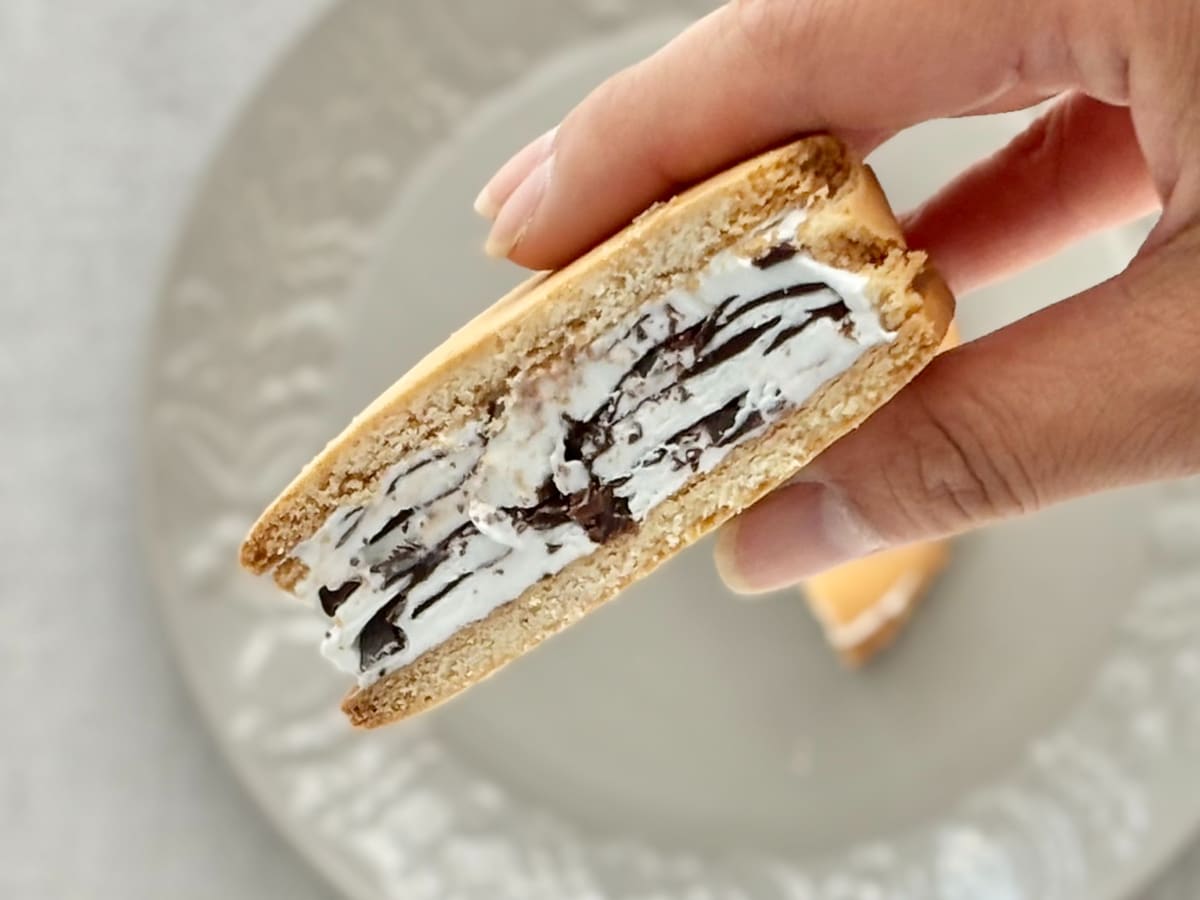 チョコ増量でよりリッチに……♡【森永】新「パリパリサンド」を実食