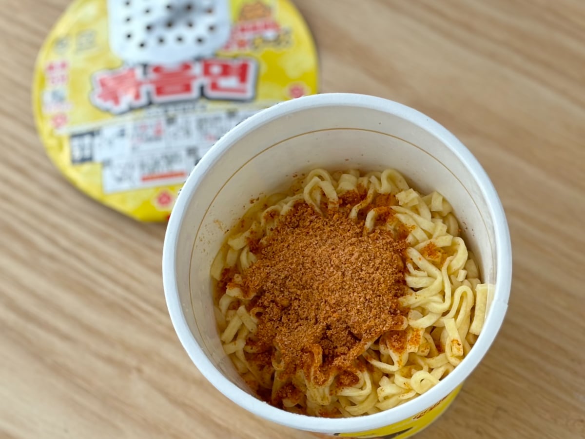 刺激的な甘辛さがクセに!【日清】もっちり麺もおいしい韓国風焼きそば