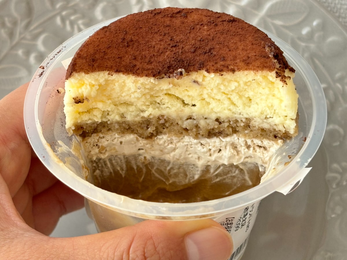 ふわしゅわ食感でとろける~♡【ファミマ】人気スイーツのオトナ味