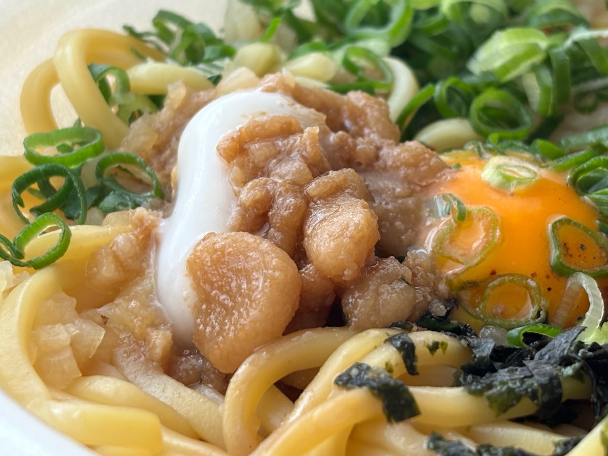 背脂ニンニクマシマシでうますぎっ!!【ファミマ】パンチ抜群の背徳飯