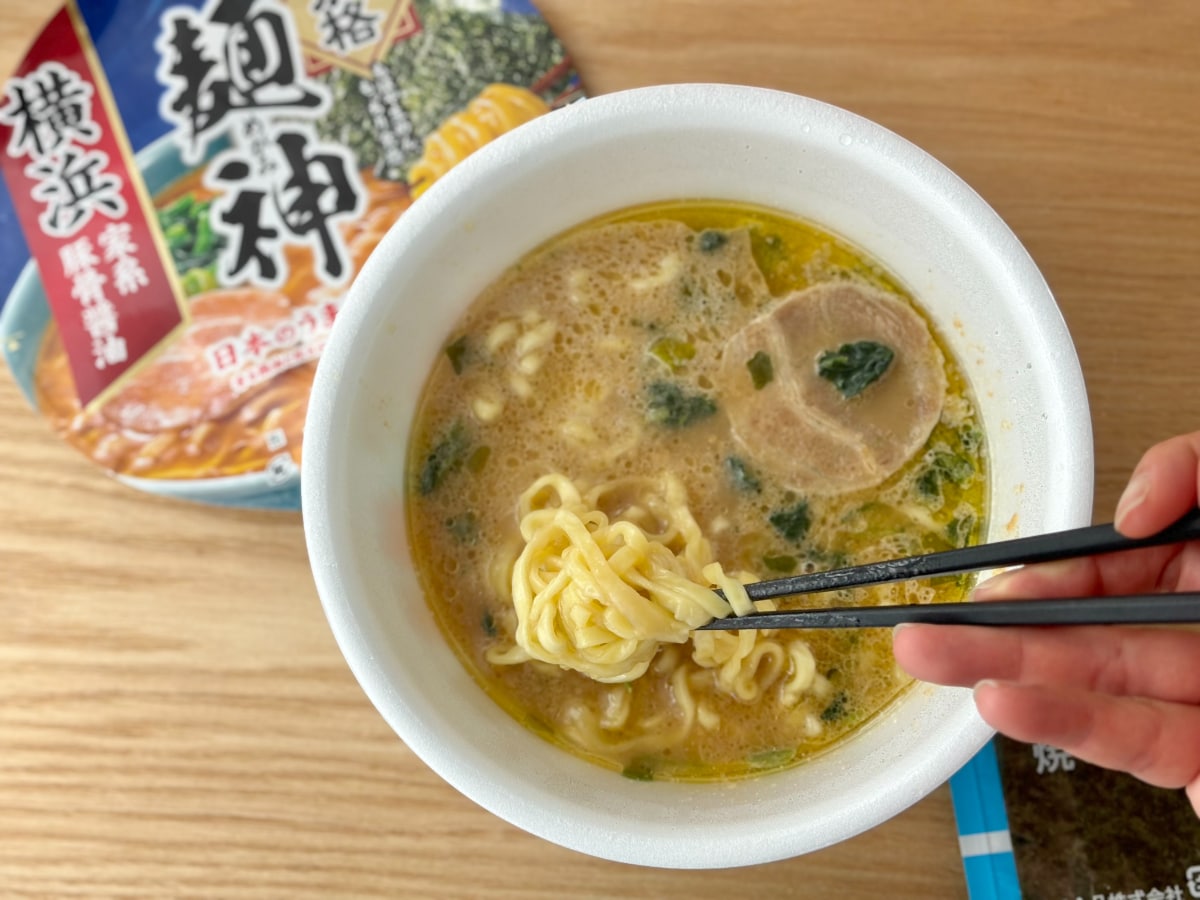 もっちり極太麺がうますぎ！【明星】「麺神」の横浜家系豚骨醤油を実食