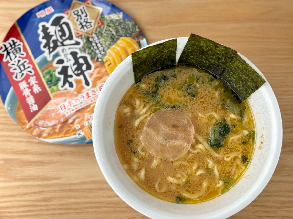 もっちり極太麺がうますぎ！【明星】「麺神」の横浜家系豚骨醤油を実食