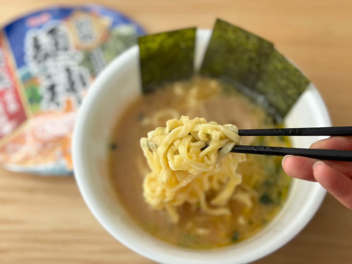 もっちり極太麺がうますぎ！【明星】「麺神」の横浜家系豚骨醤油を実食