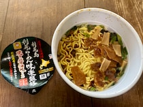 香ばしい醤油の匂いが食欲をそそる【ローソン】東洋水産　利尻らーめん味楽監修の焼き醤油味らーめん