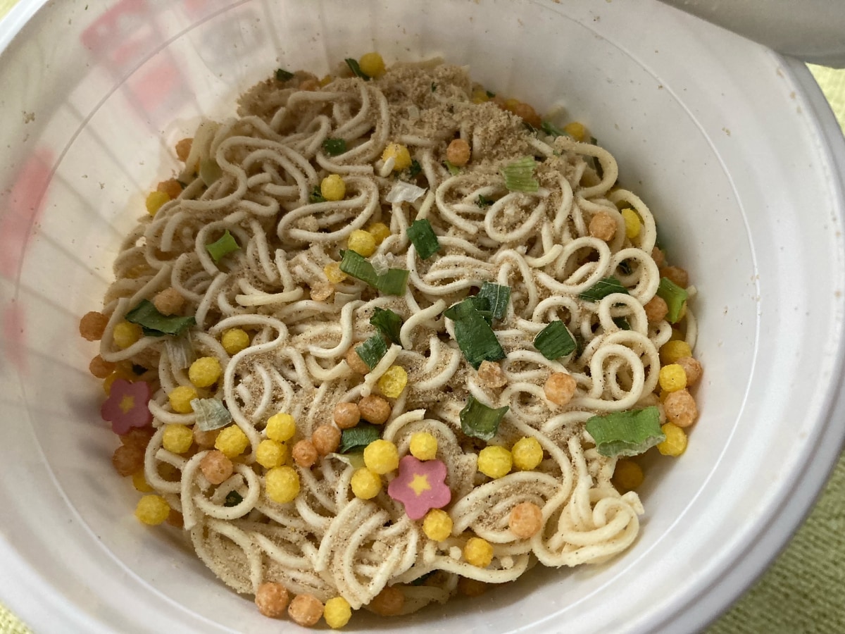 爽やかな香りが癖になる！【ローソン】岩塚製菓監修の山椒が効いた塩ラーメン