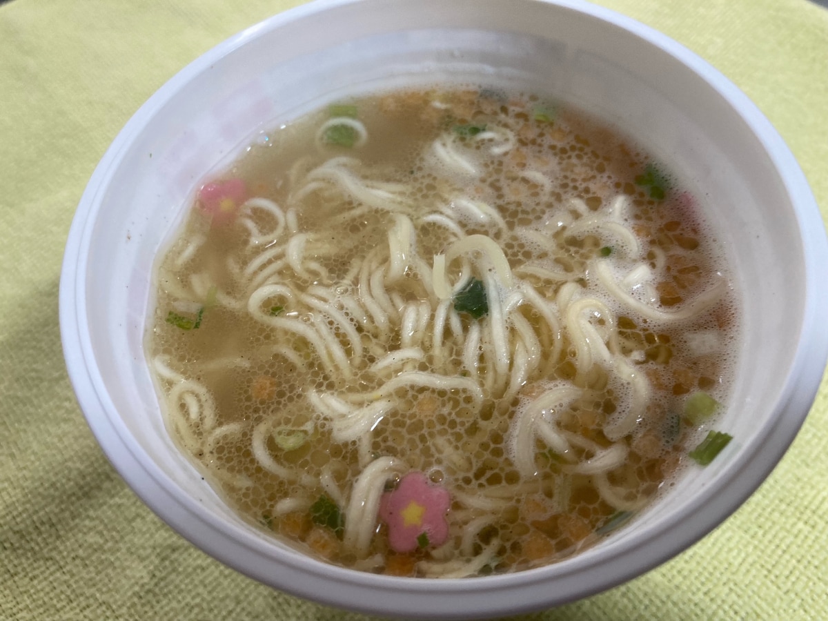 爽やかな香りが癖になる！【ローソン】岩塚製菓監修の山椒が効いた塩ラーメン