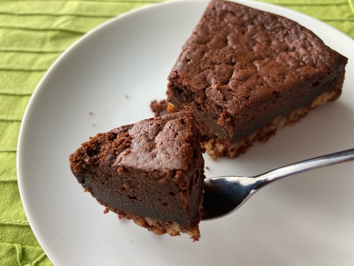 「しっとり食感と程よい甘さ」【セブン】かじるガトーショコラ