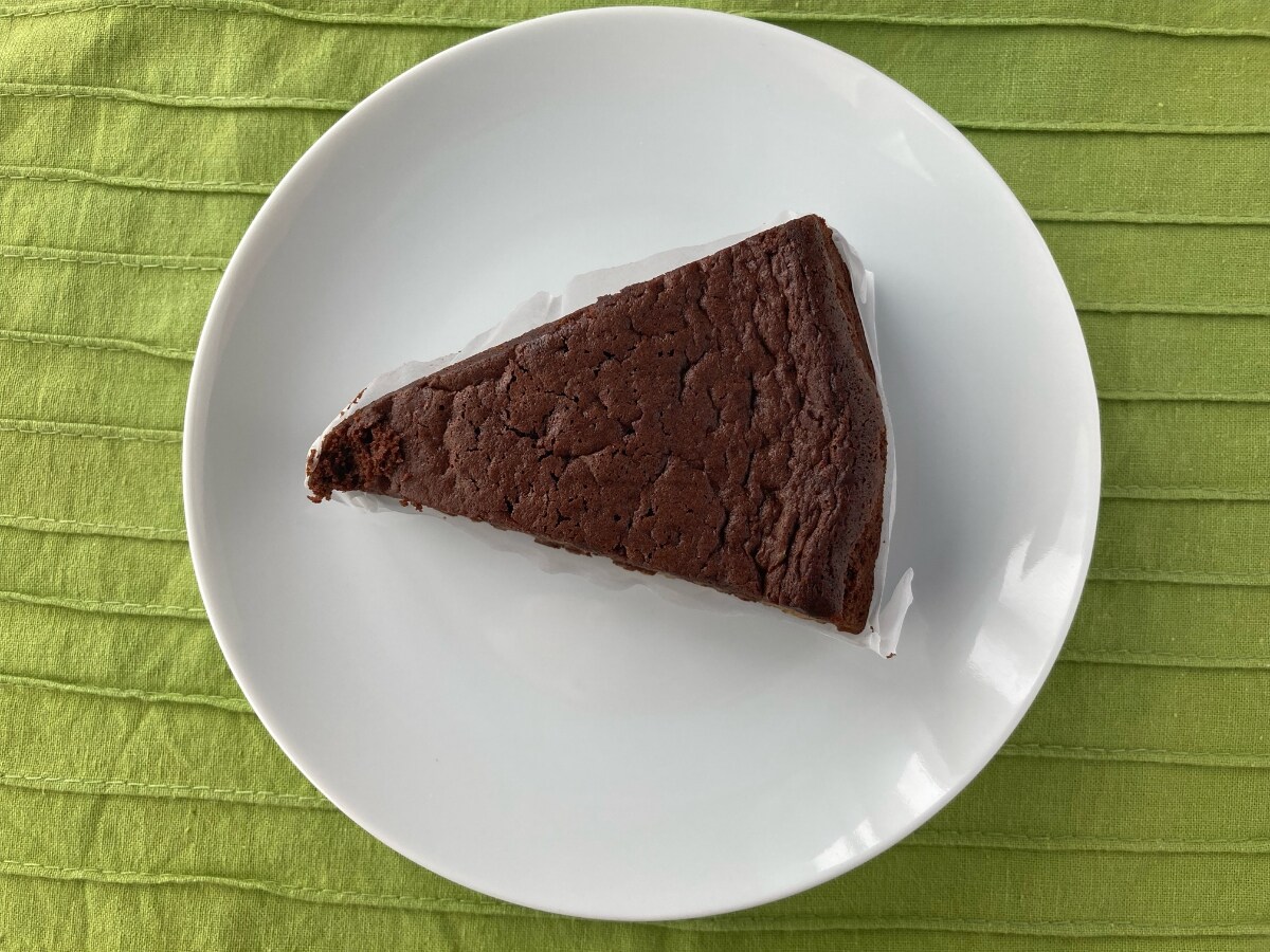 「しっとり食感と程よい甘さ」【セブン】かじるガトーショコラ