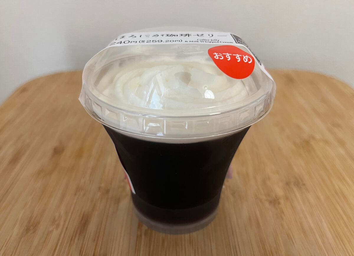 シンプルでさっぱりと食べられる！【セブン】ミルククリームと合わせて食べる珈琲ゼリーが登場