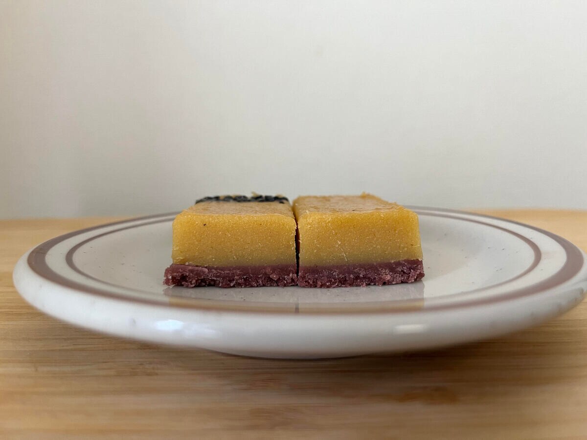 ワンハンドで食べられる！【ファミマ】クッキー生地と合わせて食べるスイートポテトスティックが登場