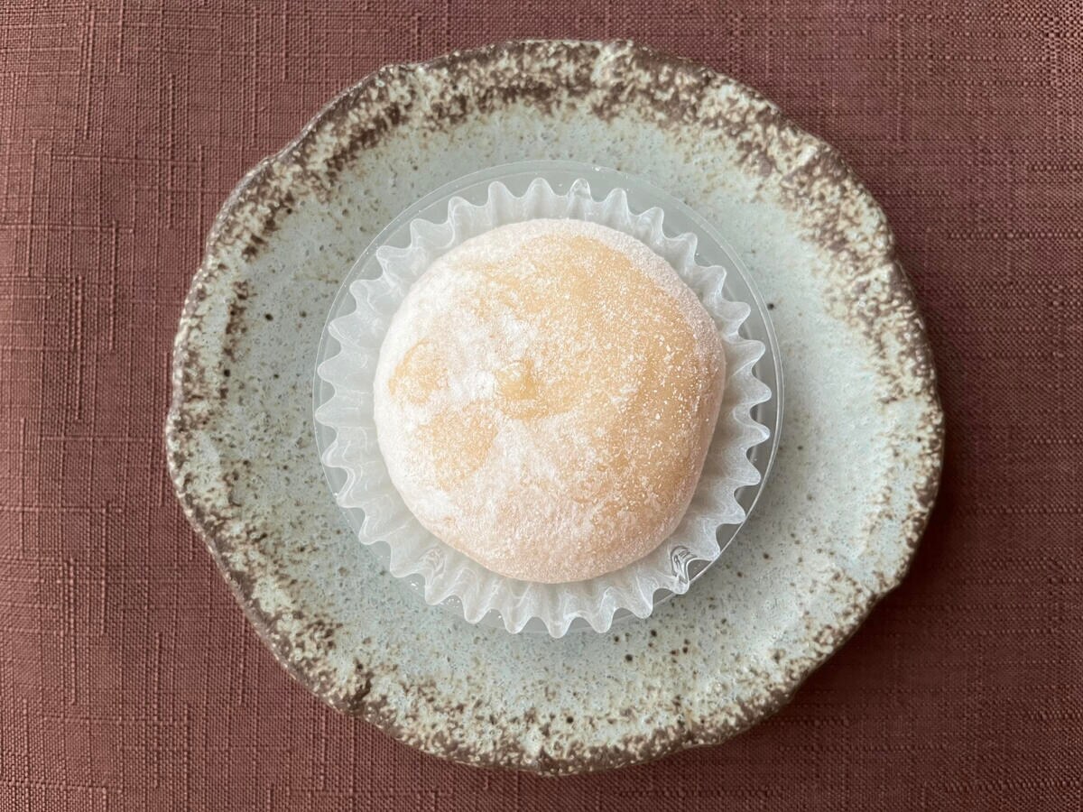 秋を感じる!もちもち食感のスイーツ【セブン】栗餡とホイップクリームが入った大福が登場