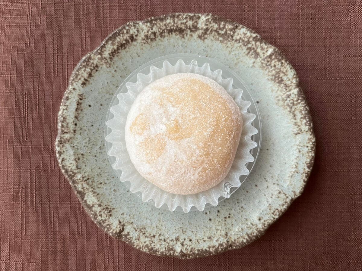 秋を感じる!もちもち食感のスイーツ【セブン】栗餡とホイップクリームが入った大福が登場