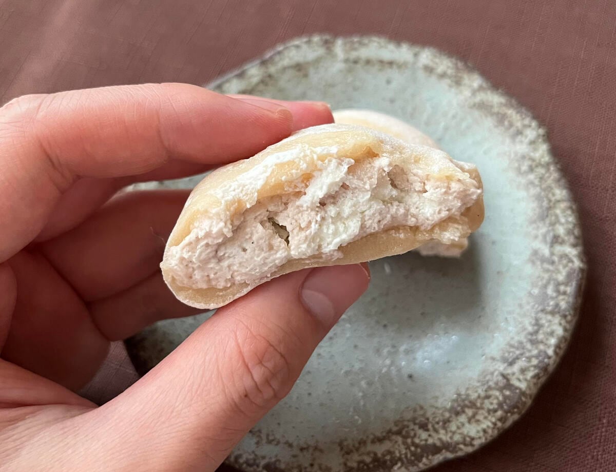 秋を感じる！もちもち食感のスイーツ【セブン】栗餡とホイップクリームが入った大福が登場
