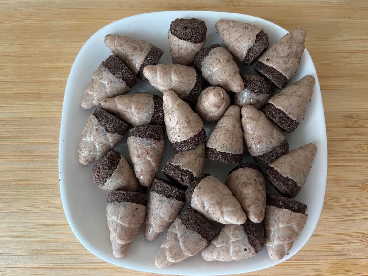 黒糖の香り際立つ！【明治】ホワイトチョコを使用！たけのこの里の新商品が登場