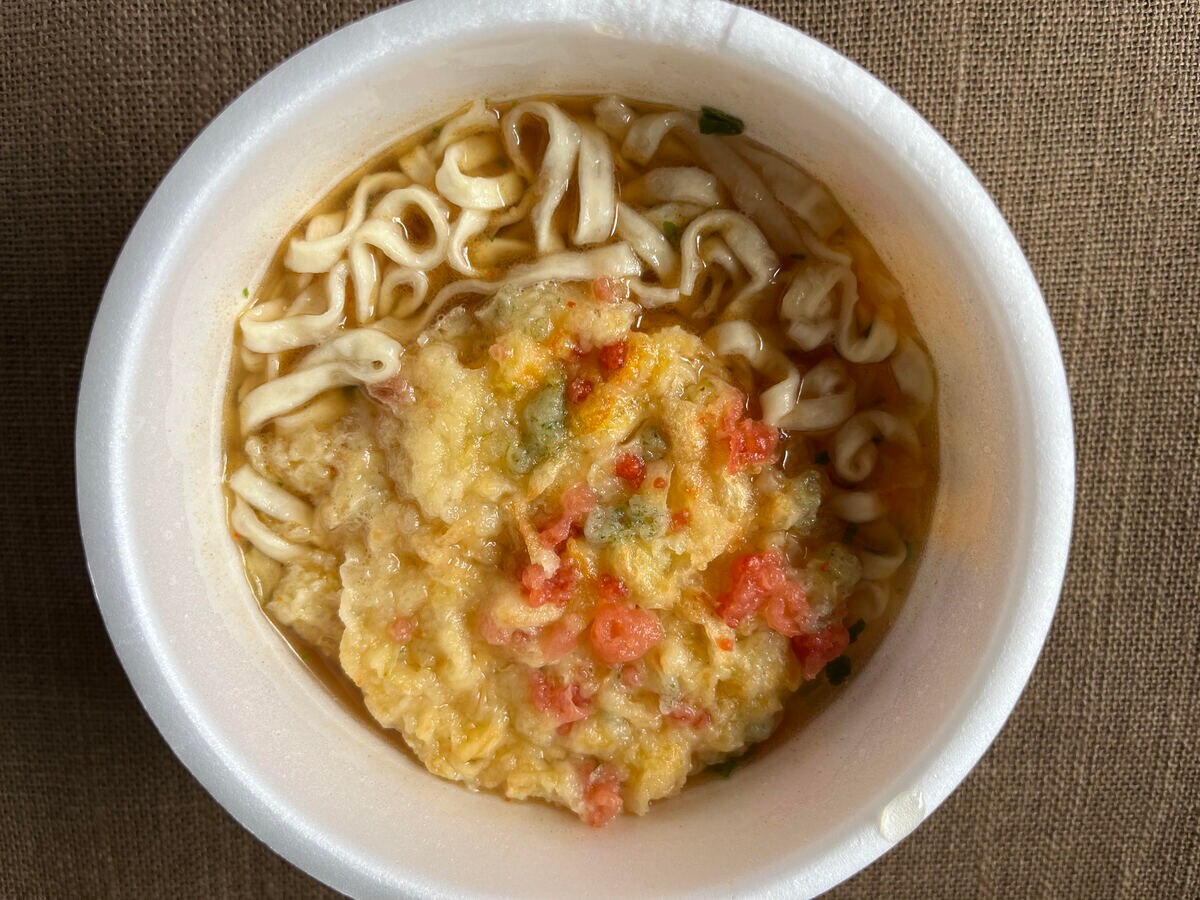 玉ねぎの甘みが際立つ!【日清】大きなかき揚げがのったどん兵衛の新商品が登場