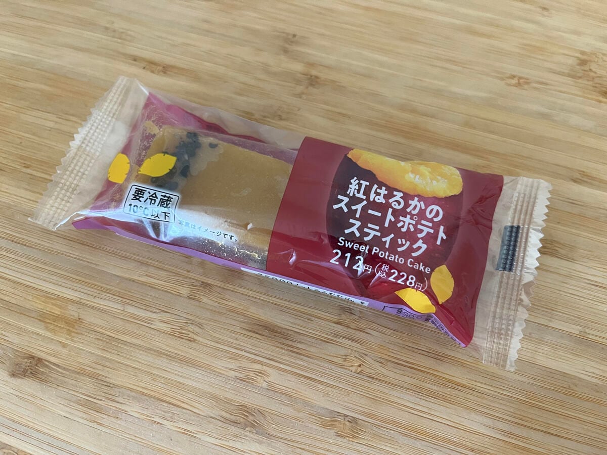 ワンハンドで食べられる！【ファミマ】クッキー生地と合わせて食べるスイートポテトスティックが登場